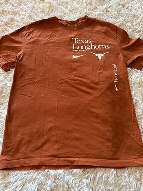 Nike Men’s Texas Longhorns Basketball Tee, size M.
